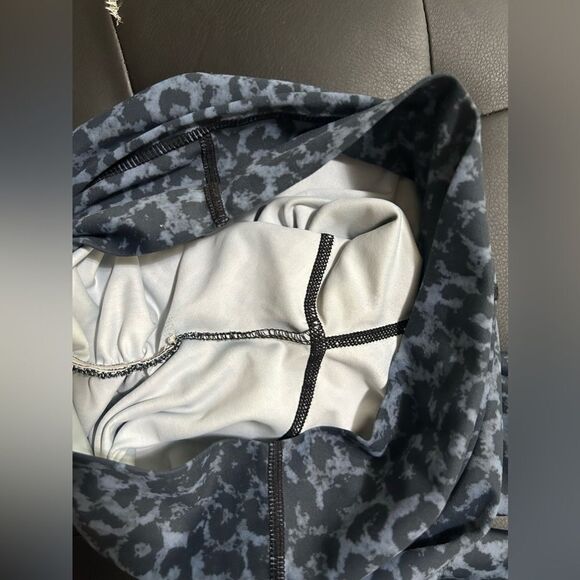 Zyia Stone Leopard Scrunch Butt Leggings - Picture 8 of 8